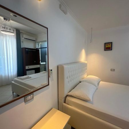 Hotel Kristal Борш Экстерьер фото