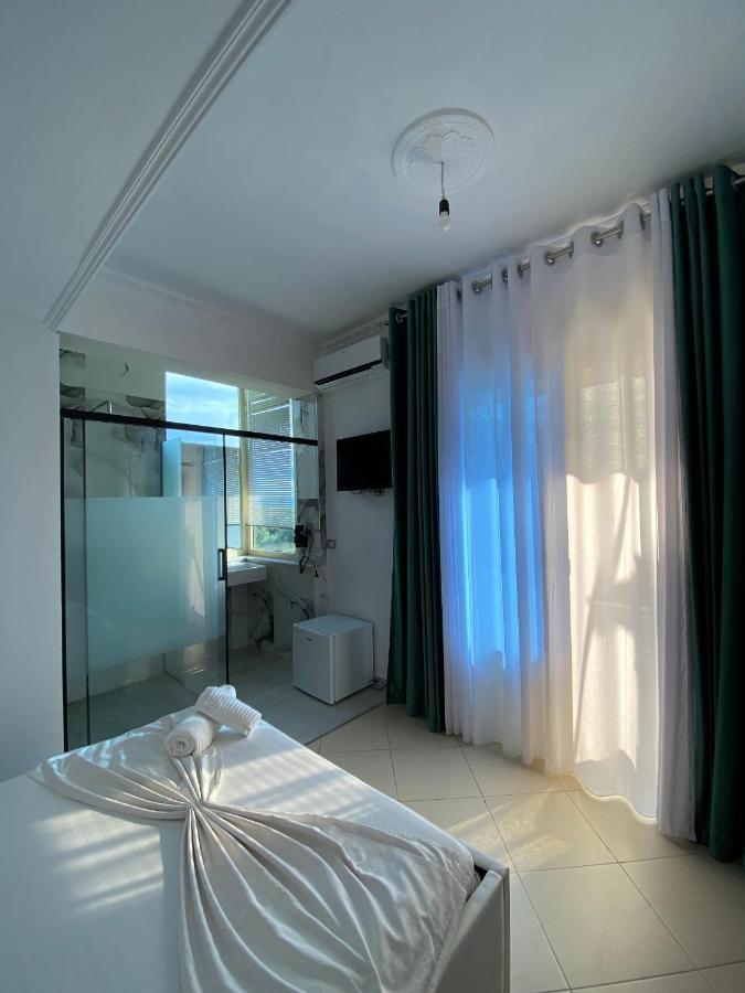 Hotel Kristal Борш Экстерьер фото