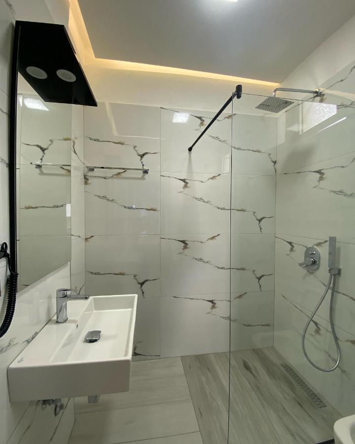 Hotel Kristal Борш Экстерьер фото