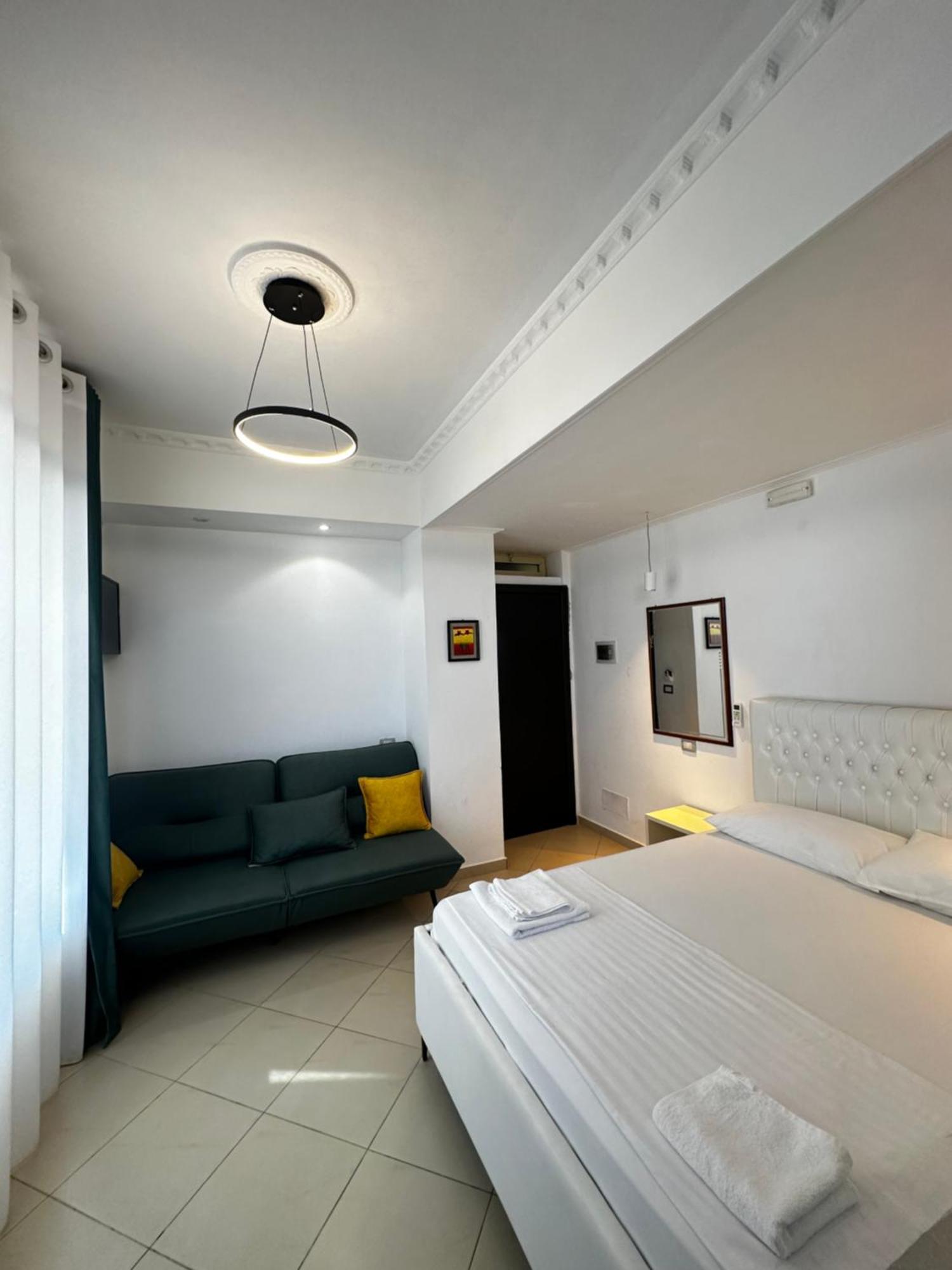 Hotel Kristal Борш Экстерьер фото