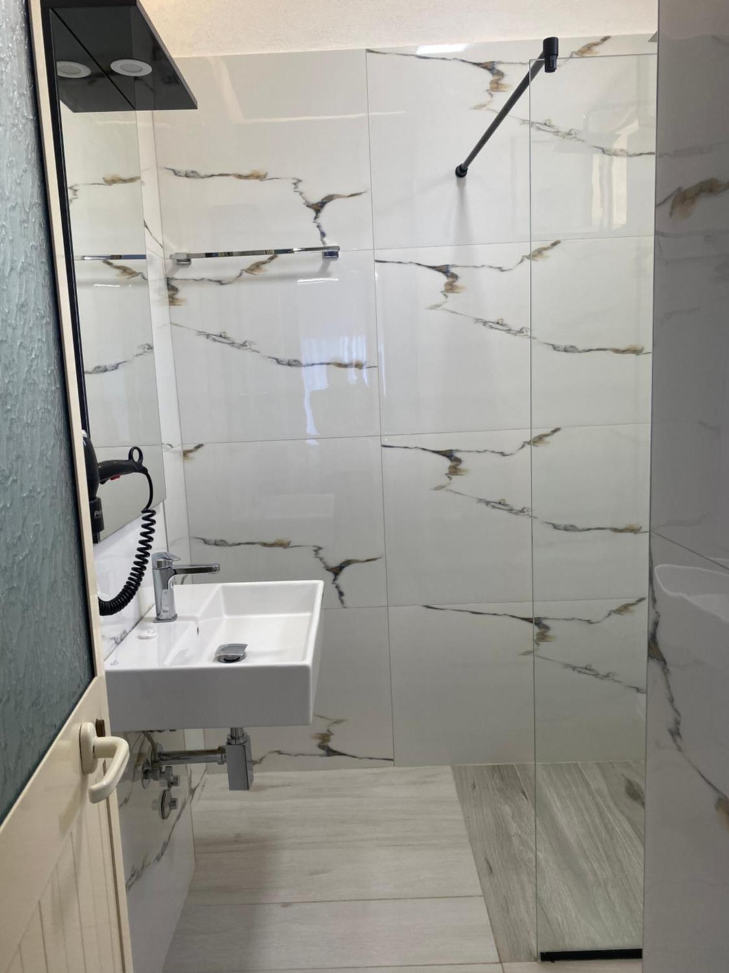 Hotel Kristal Борш Экстерьер фото